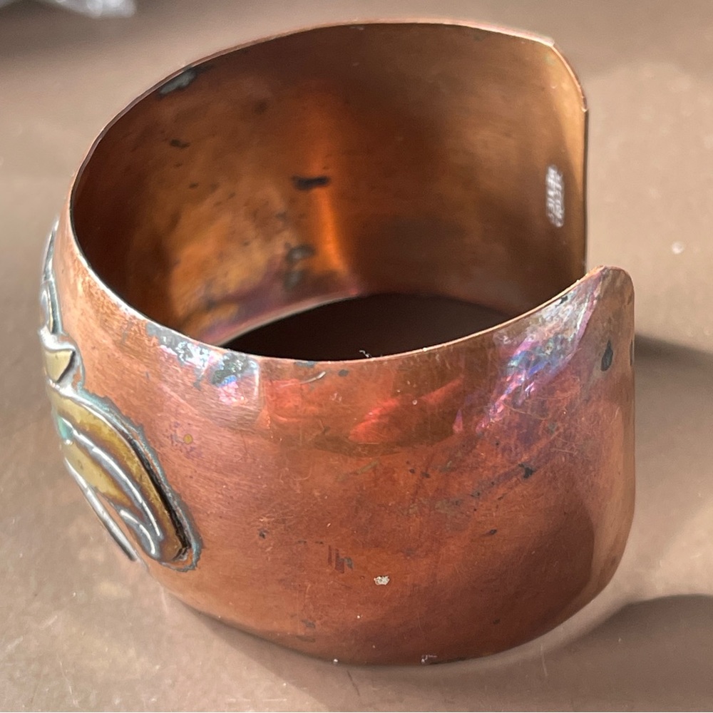 Vintage Dragon copper and brass cuff bracelet with abalone inlay - Picture 5 of 12